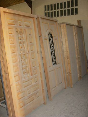 Aguilar Adell Almacén de Materiales de Construcción puerta 1
